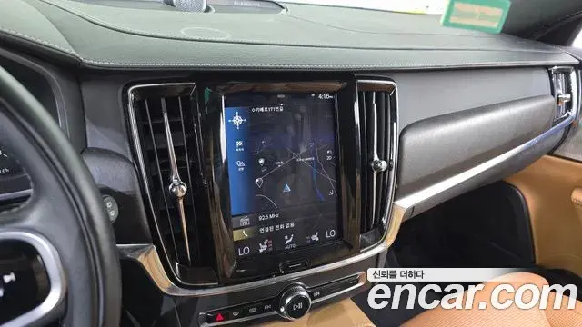 Volvo V90 Cross Country 2019 — ფოტო 8/20