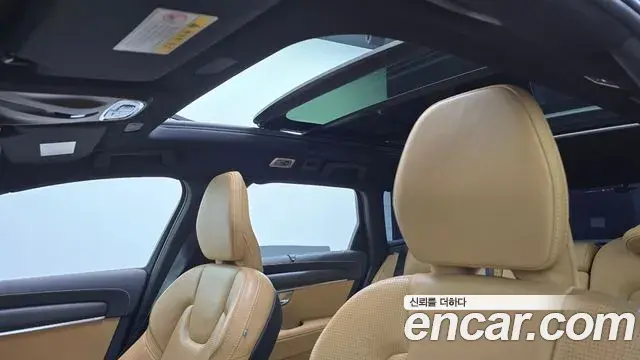 Volvo V90 Cross Country 2019 — ფოტო 14/20