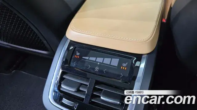 Volvo V90 Cross Country 2019 — ფოტო 15/20