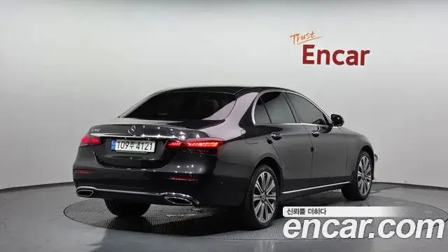 Mercedes-Benz E-Class 2022 — Şəkil 24/35