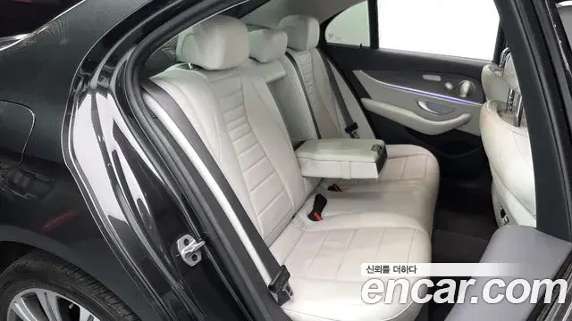 Mercedes-Benz E-Class 2022 — Şəkil 12/35