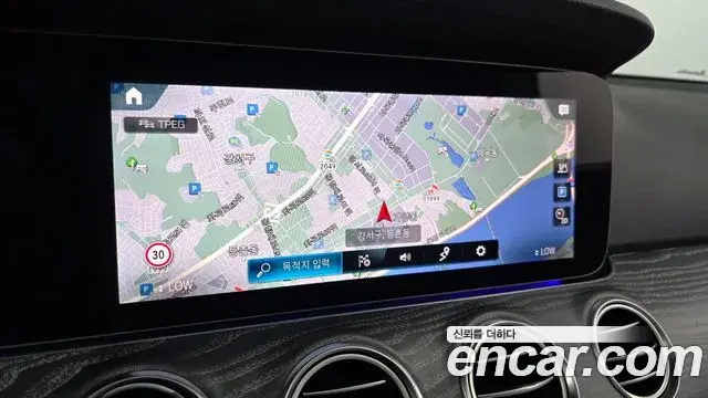 Mercedes-Benz E-Class 2022 — Şəkil 10/35