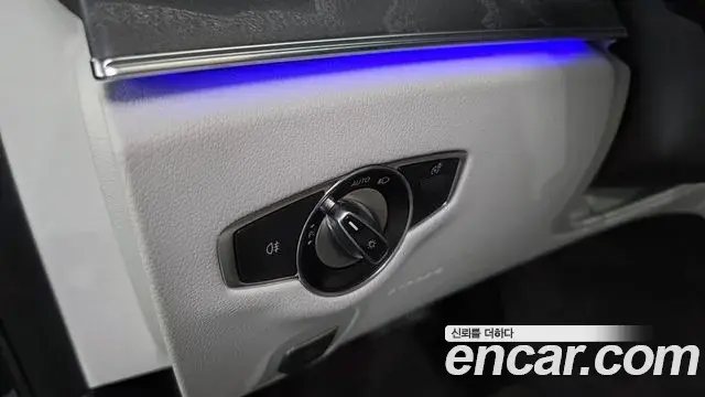 Mercedes-Benz E-Class 2022 — Şəkil 32/35