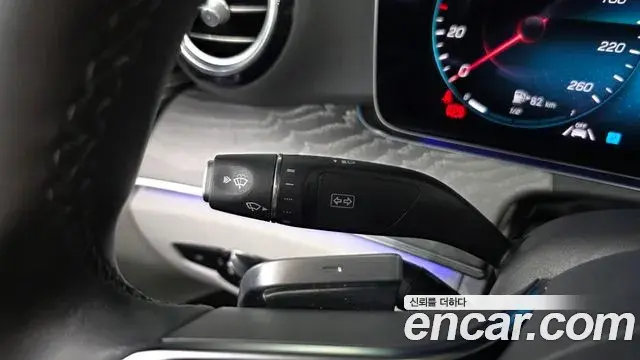 Mercedes-Benz E-Class 2022 — Şəkil 18/35