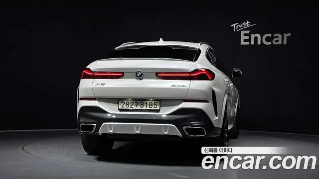 BMW X6 2022 — Photo 8/33