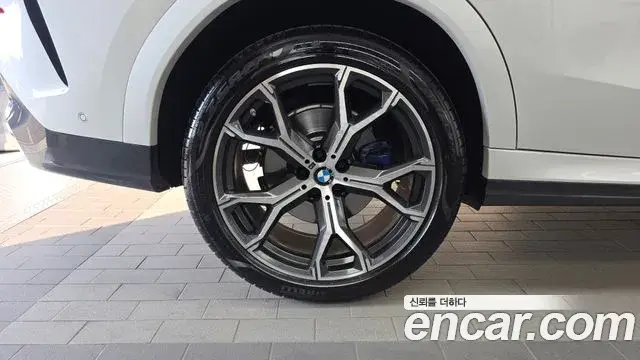 BMW X6 2022 — Photo 10/33