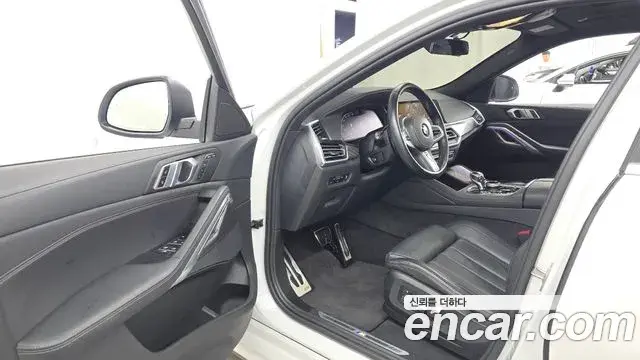 BMW X6 2022 — Photo 23/33