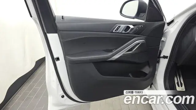 BMW X6 2022 — Photo 21/33