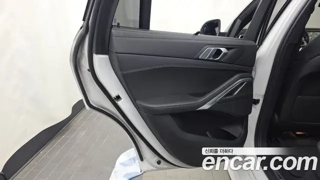 BMW X6 2022 — Photo 27/33
