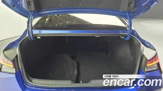 Hyundai The New Avante Hybrid 2021 — ფოტო 6/20