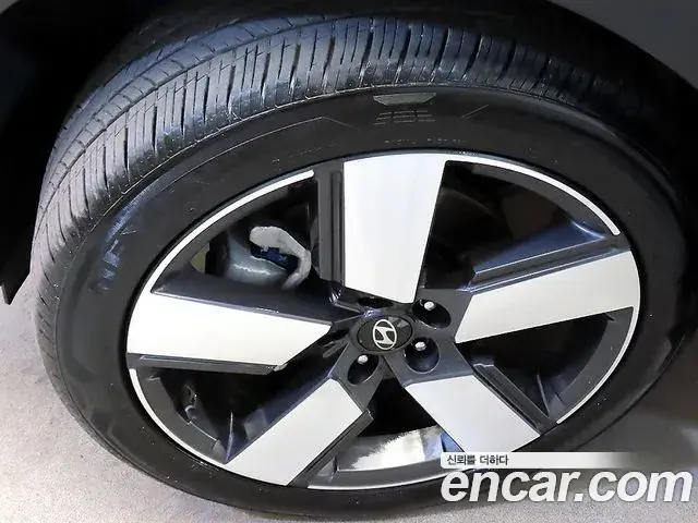 Hyundai Santa Fe 2025 — Photo 8/20
