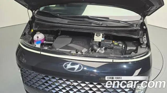 Hyundai Staria 2025 — Şəkil 13/31