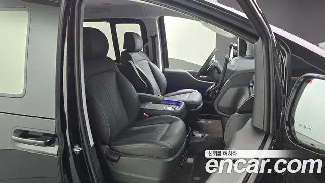 Hyundai Staria 2025 — Şəkil 16/31