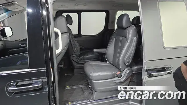 Hyundai Staria 2025 — Şəkil 25/31