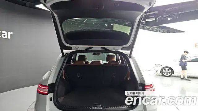 Genesis GV70 2021 — Şəkil 28/31