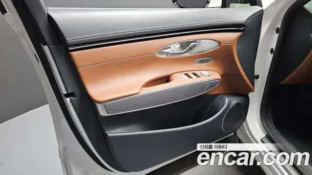 Genesis GV70 2021 — Şəkil 15/31