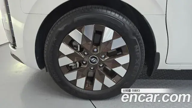 Hyundai Staria 2024 — ფოტო 6/20