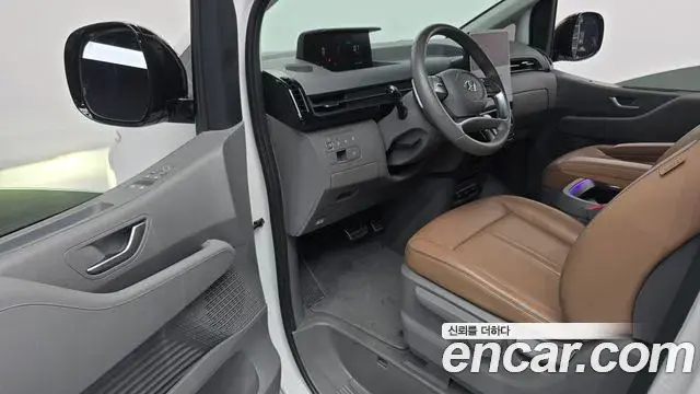 Hyundai Staria 2024 — ფოტო 19/20