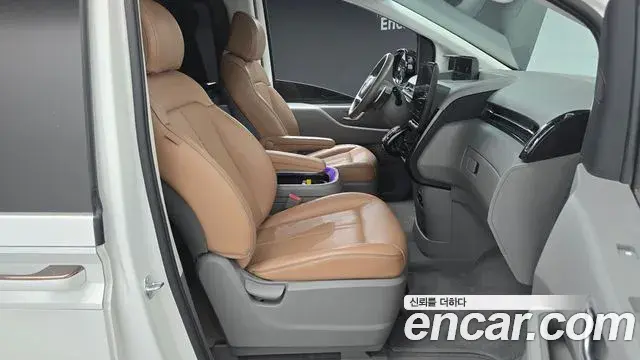 Hyundai Staria 2024 — ფოტო 18/20