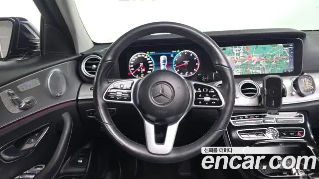 Mercedes-Benz E-Class 2019 — Фото 12/20