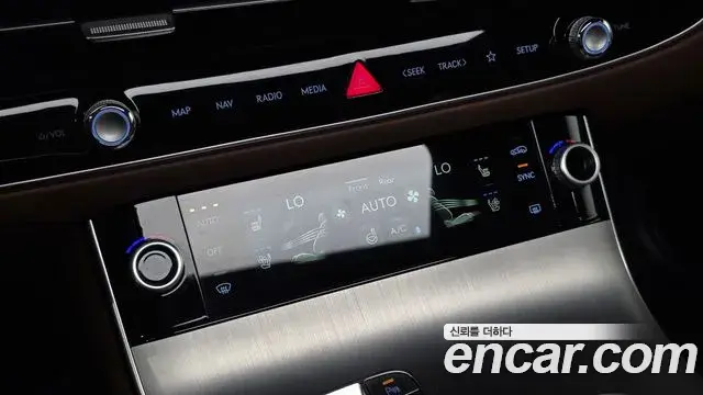 Genesis GV70 2025 — ფოტო 31/33