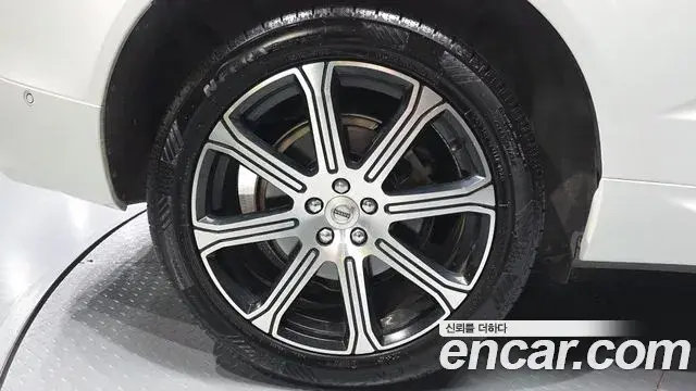 Volvo XC60 2019 — Şəkil 3/20