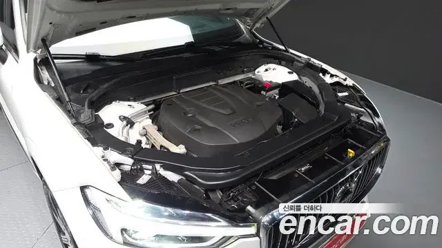 Volvo XC60 2019 — Şəkil 2/20