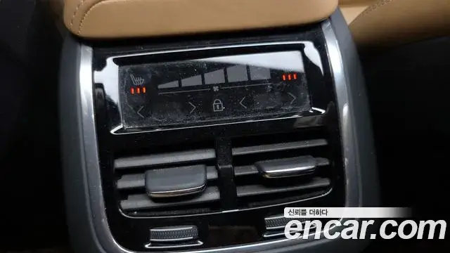 Volvo XC60 2019 — Şəkil 13/20