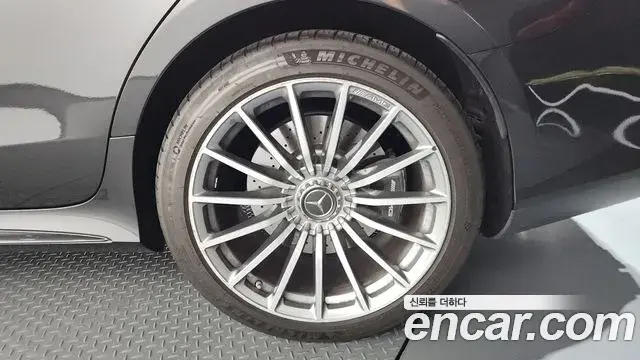 Mercedes-Benz AMG GT 2021 — ფოტო 30/35