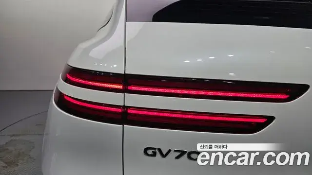 Genesis GV70 2022 — Şəkil 13/32