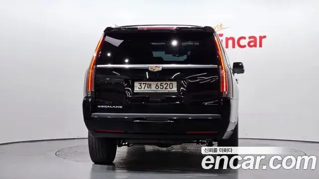 Cadillac Escalade 2018 — Фото 4/20