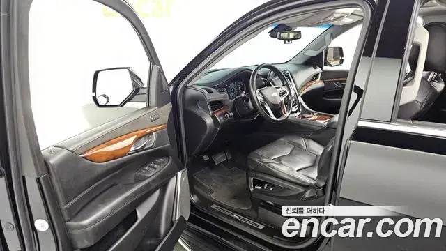Cadillac Escalade 2018 — Фото 10/20
