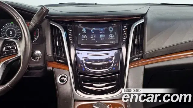 Cadillac Escalade 2018 — Фото 12/20