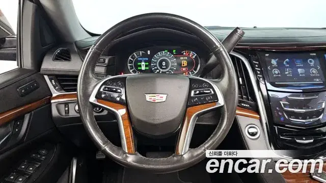 Cadillac Escalade 2018 — Фото 13/20