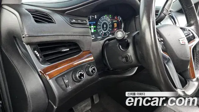 Cadillac Escalade 2018 — Фото 19/20