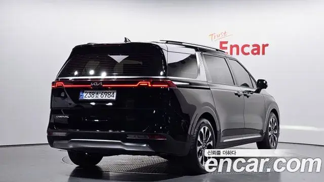 Kia Carnival 2022 — Фото 1/20