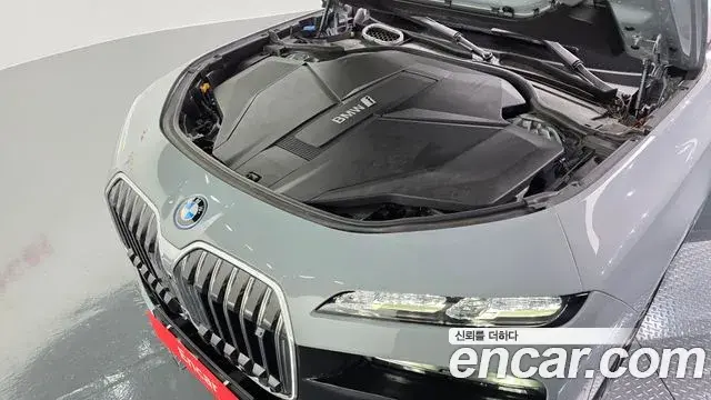 BMW i7 2023 — Photo 1/37