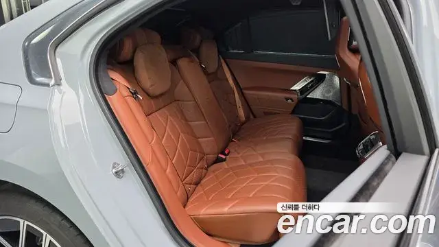 BMW i7 2023 — Photo 33/37
