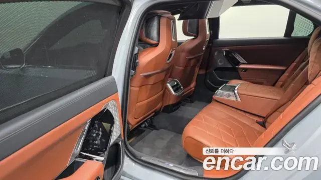 BMW i7 2023 — Photo 28/37