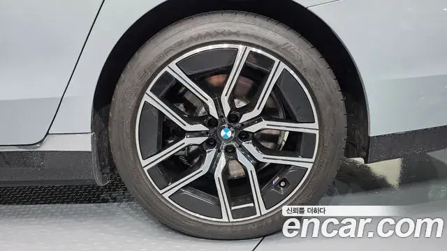 BMW i7 2023 — Photo 5/37