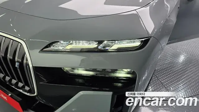 BMW i7 2023 — Photo 17/37