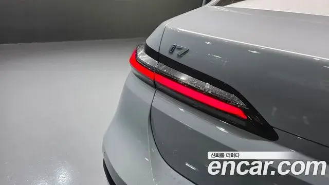 BMW i7 2023 — Photo 31/37