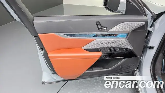 BMW i7 2023 — Photo 22/37