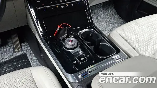 Kia Carnival 2022 — Photo 8/20