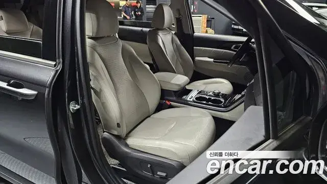 Kia Carnival 2022 — Photo 9/20