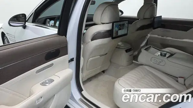 Genesis G90 2022 — ფოტო 28/37