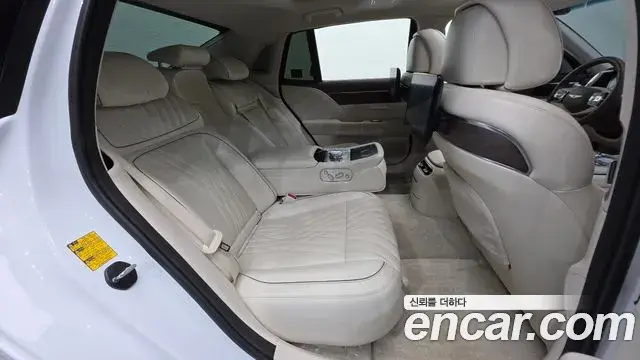 Genesis G90 2022 — ფოტო 32/37