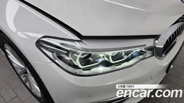 BMW 5 Series 2020 — Şəkil 15/32