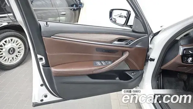 BMW 5 Series 2020 — Şəkil 7/32