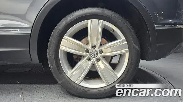 Volkswagen Tiguan 2020 — Photo 26/33